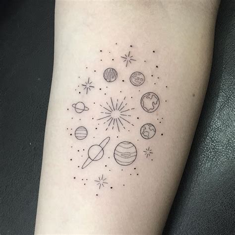 tatuajes de planetas pequeños|Tatuajes con planetas: su astronómico significado e interpretación.